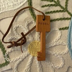 Fossil wood/Leather Key Holder~bag charm~hang tag~key chain~key charm~vintage